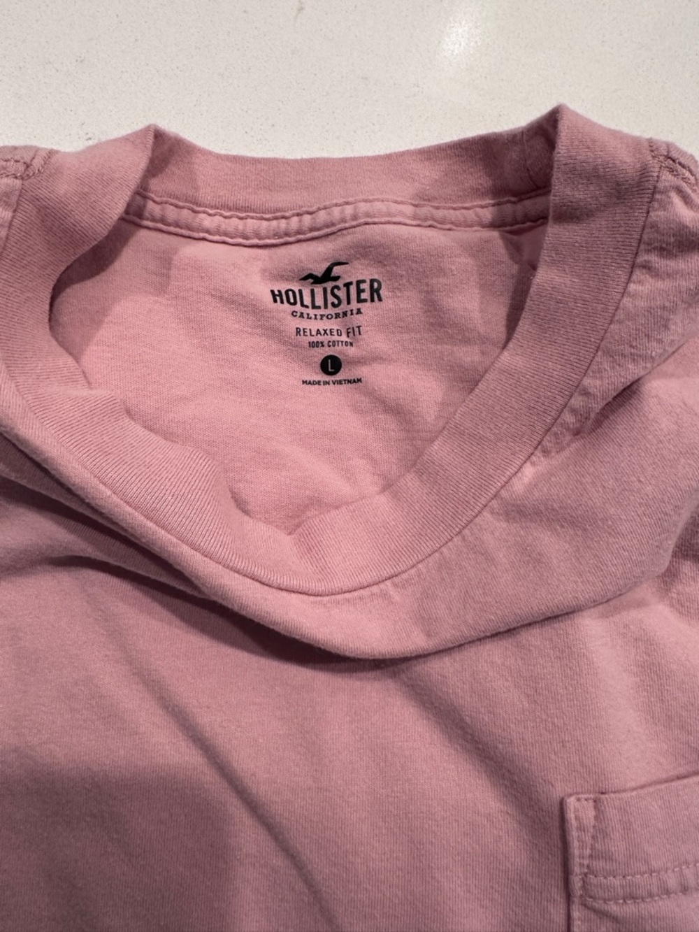 Bundle of 3 Hollister Short-Sleeve Relaxed Pocket Tees — Pink, Light Gray, Cream - Picture 4 of 6